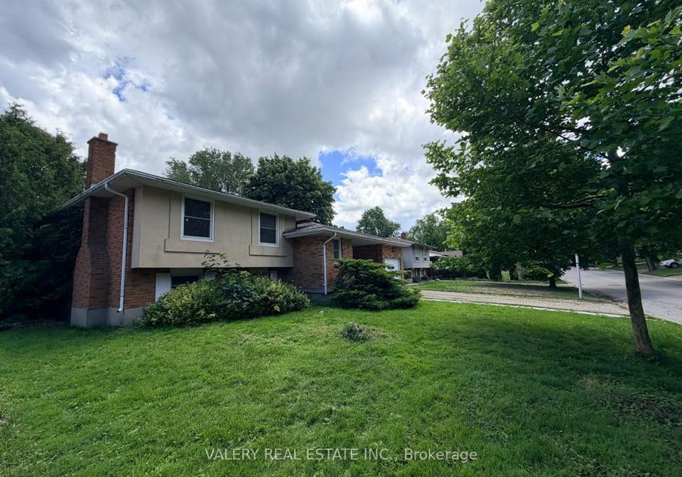 63-paperbirch-crescent-street-london-north-ontario-x13486232