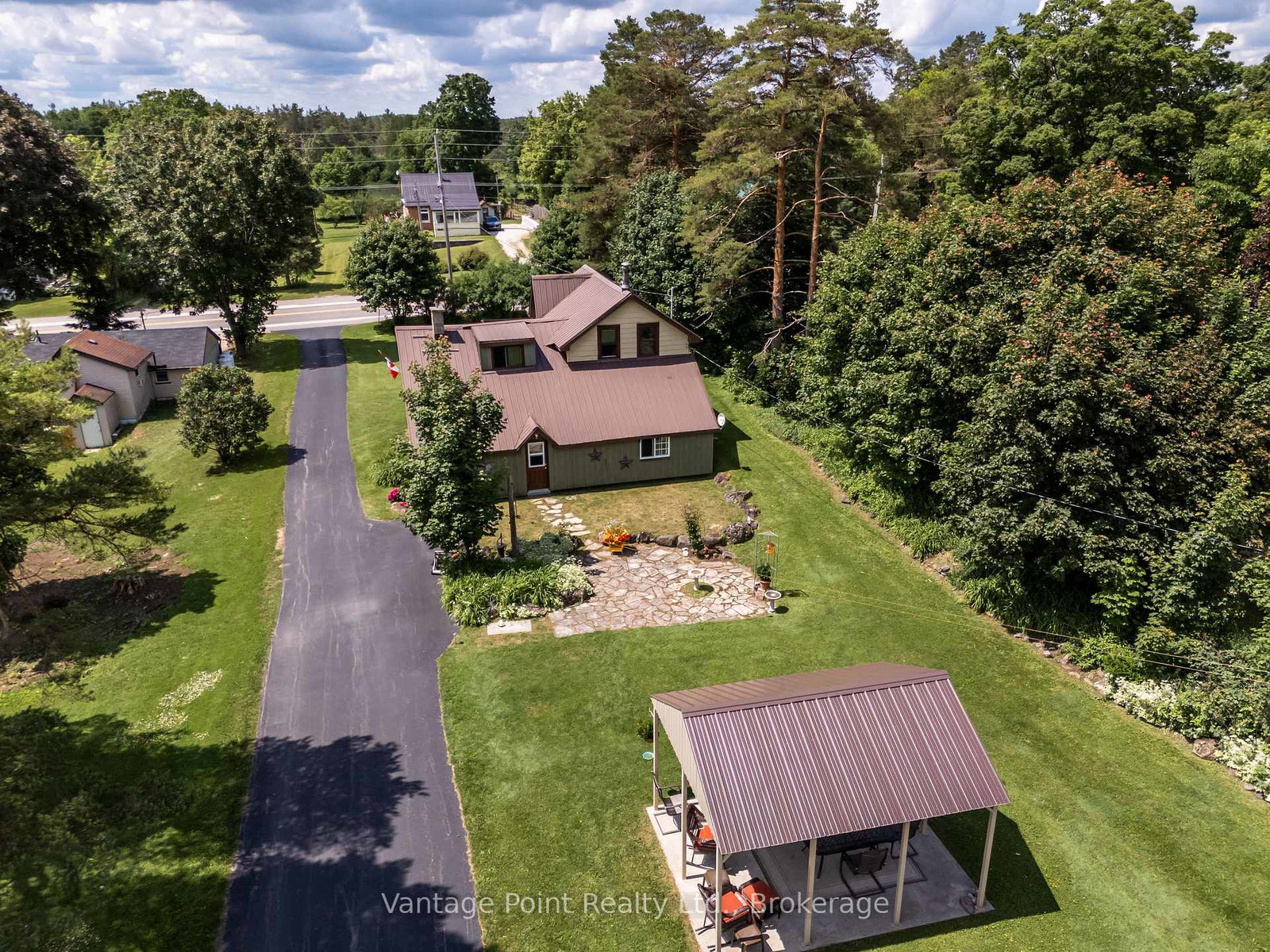776227-10-highway-chatsworth-ontario-x13486456
