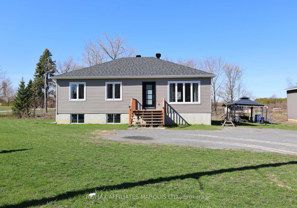 69-st-polycarp-street-north-stormont-ontario-x13487114