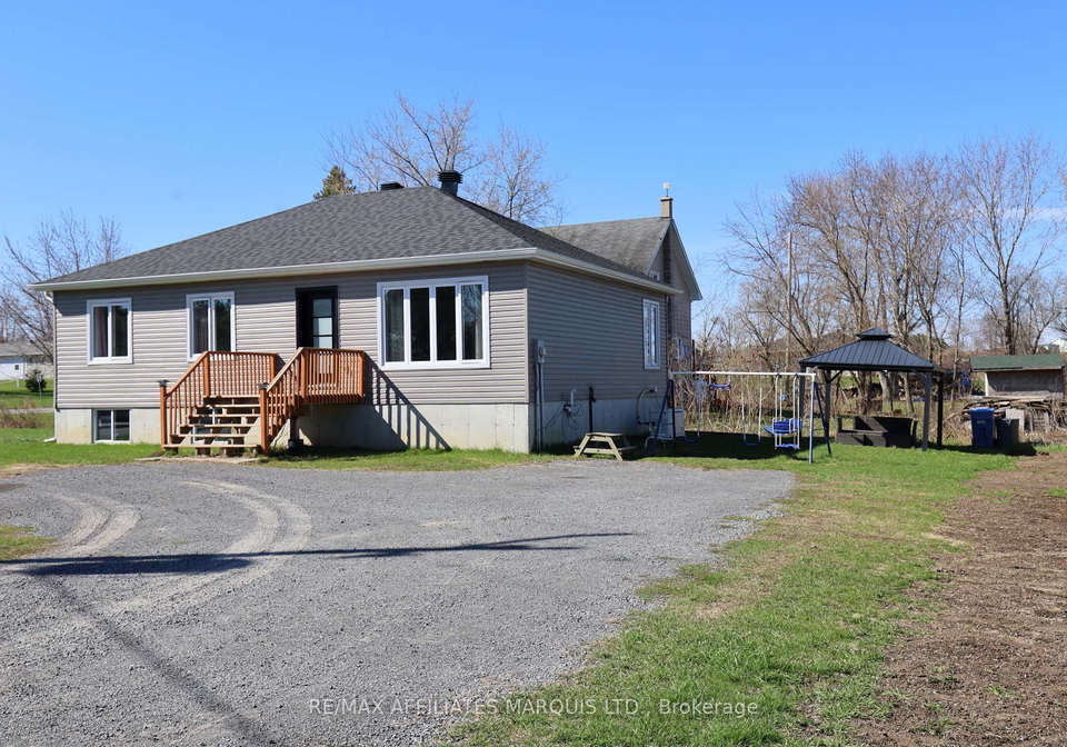 69-st-polycarp-street-north-stormont-ontario-x13487114