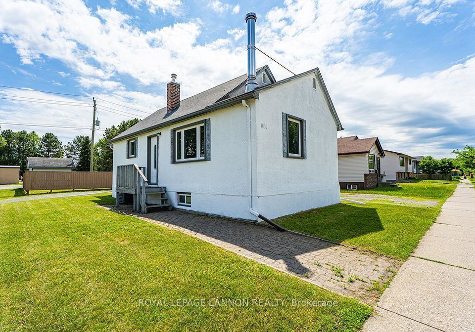 600-mary-st-w-thunder-bay-ontario-x13487672
