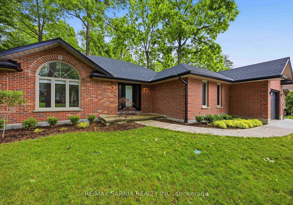 10172-meadowlilly-crescent-lambton-shores-ontario-x13487674