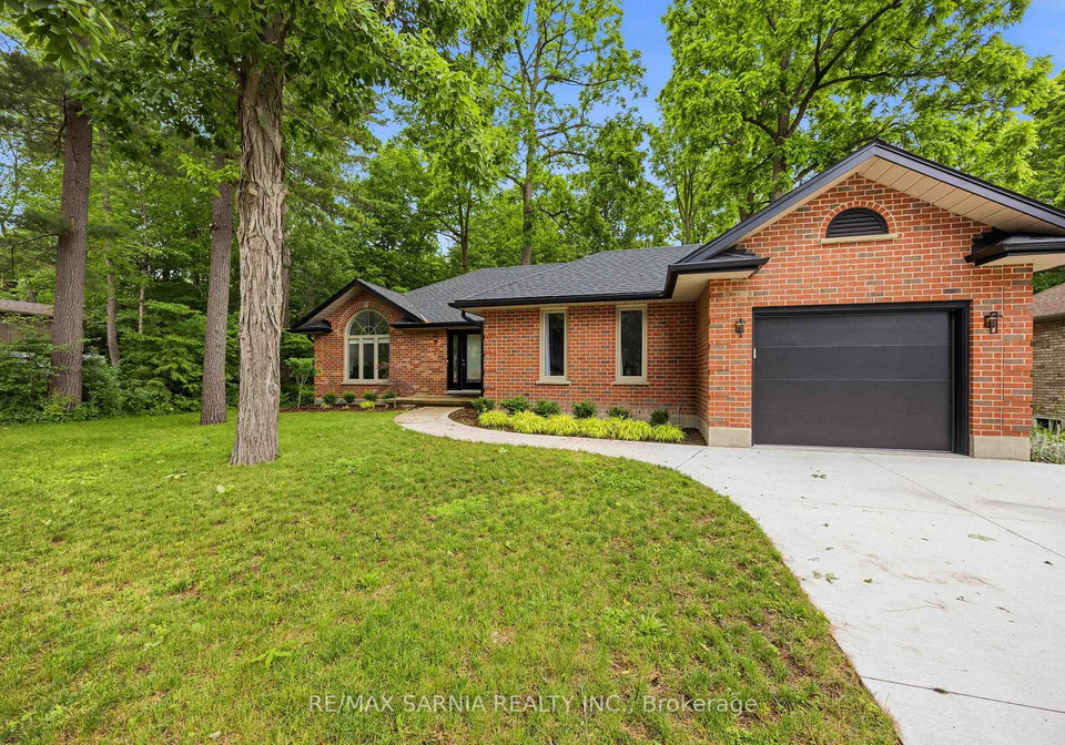 10172-meadowlilly-crescent-lambton-shores-ontario-x13487674