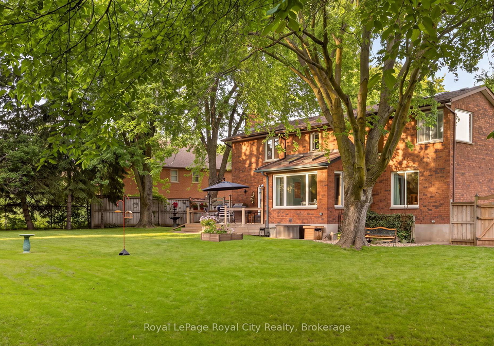9-darren-place-guelpheramosa-ontario-x13488690