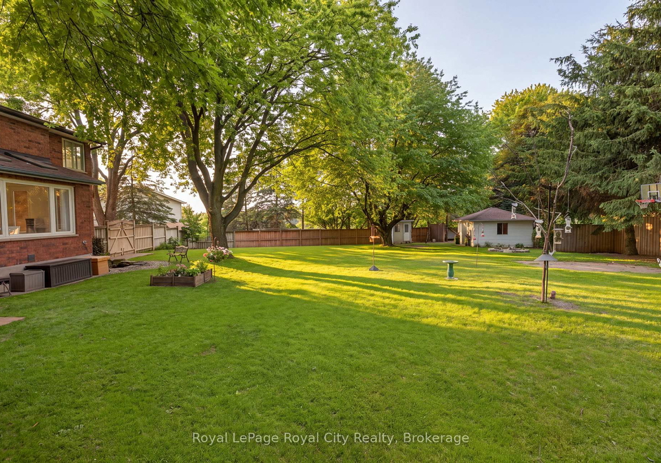 9-darren-place-guelpheramosa-ontario-x13488690