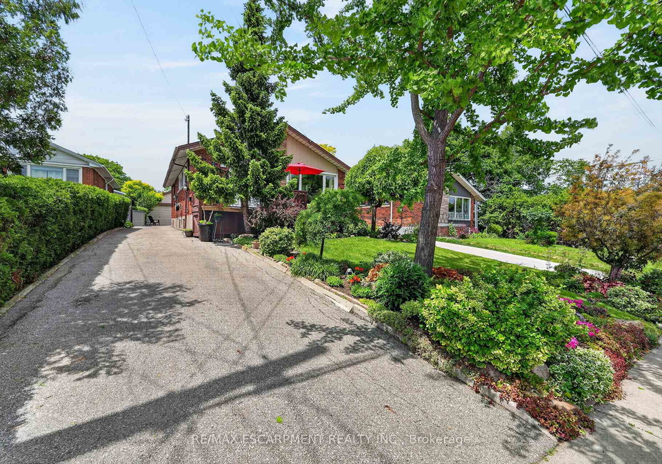 10-helga-court-hamilton-ontario-x13489230