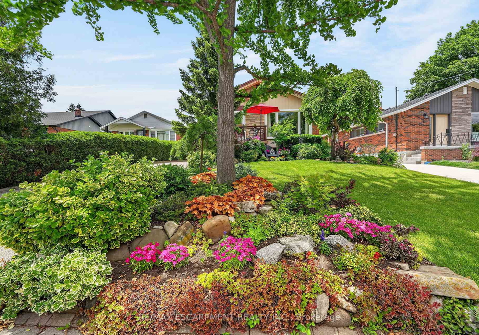 10-helga-court-hamilton-ontario-x13489230