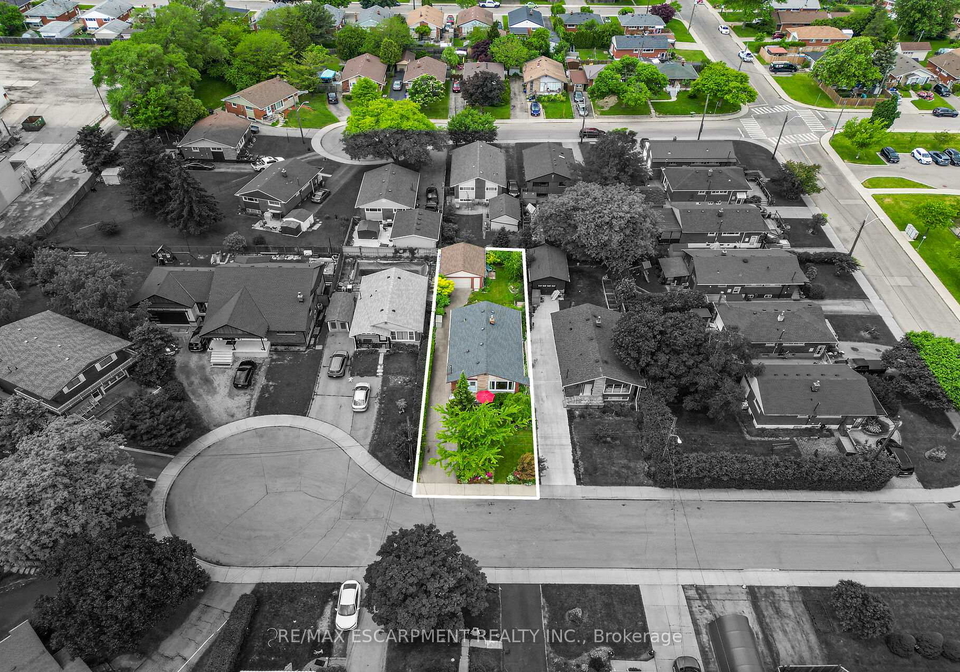 10-helga-court-hamilton-ontario-x13489230