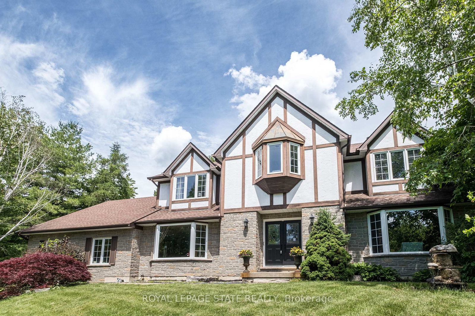 1-kusins-court-hamilton-ontario-x13489742