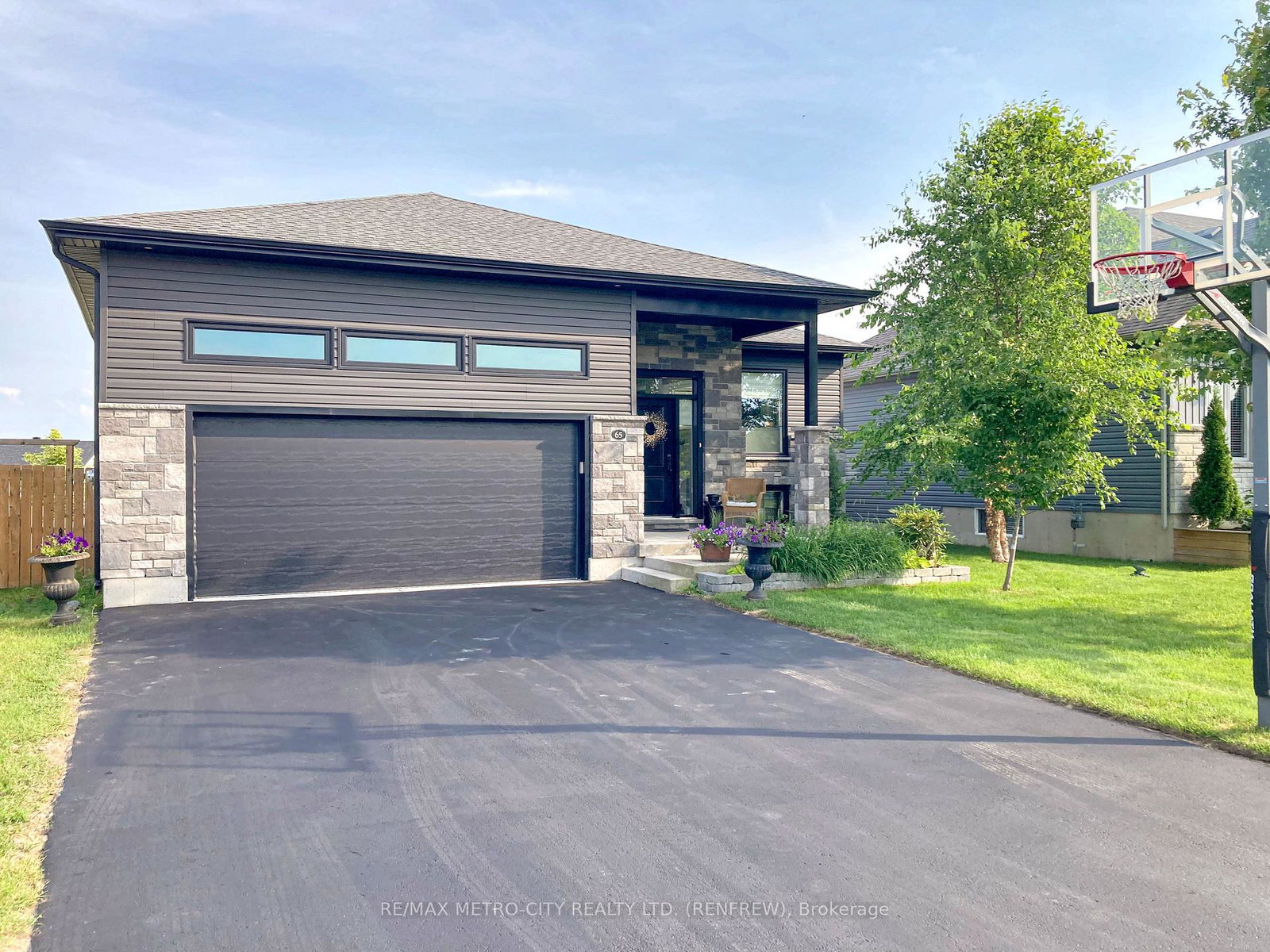 65-noble-crescent-petawawa-ontario-x13490606