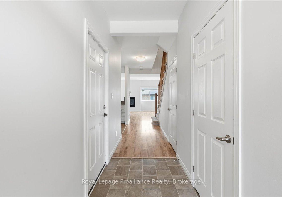 16-ledgerock-court-quinte-west-ontario-x13490724