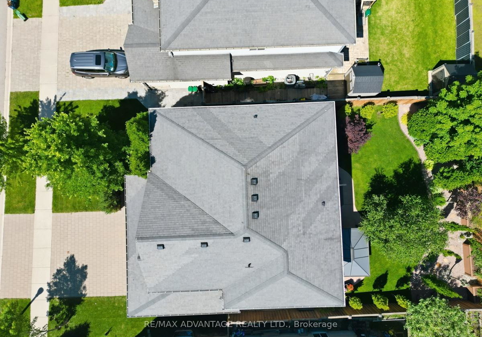 764-eclipse-walk-london-north-ontario-x13491482
