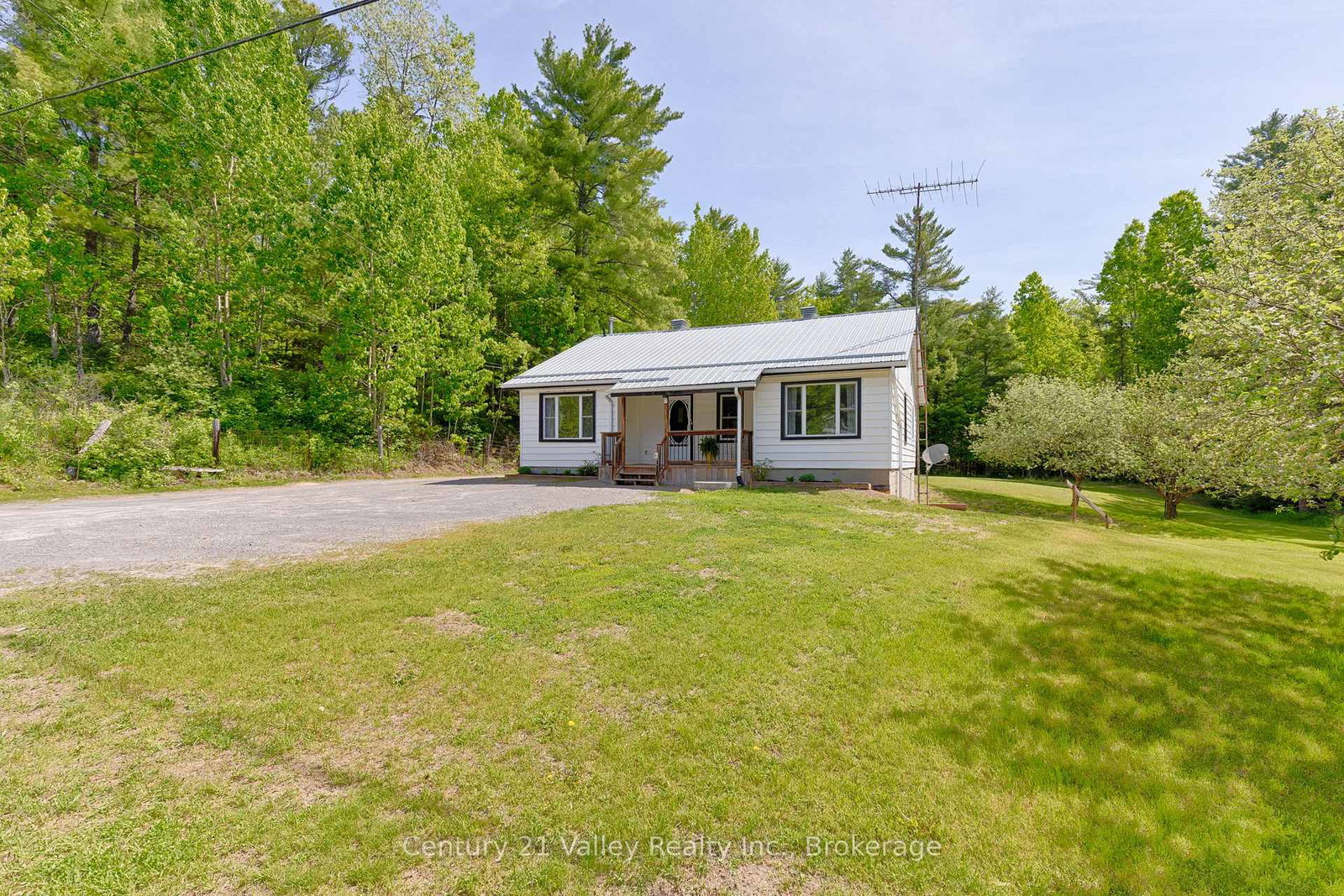33898-41-highway-bonnechere-valley-ontario-x13492316