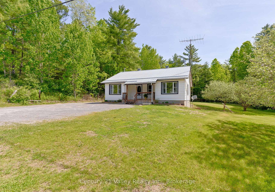 33898-41-highway-bonnechere-valley-ontario-x13492316