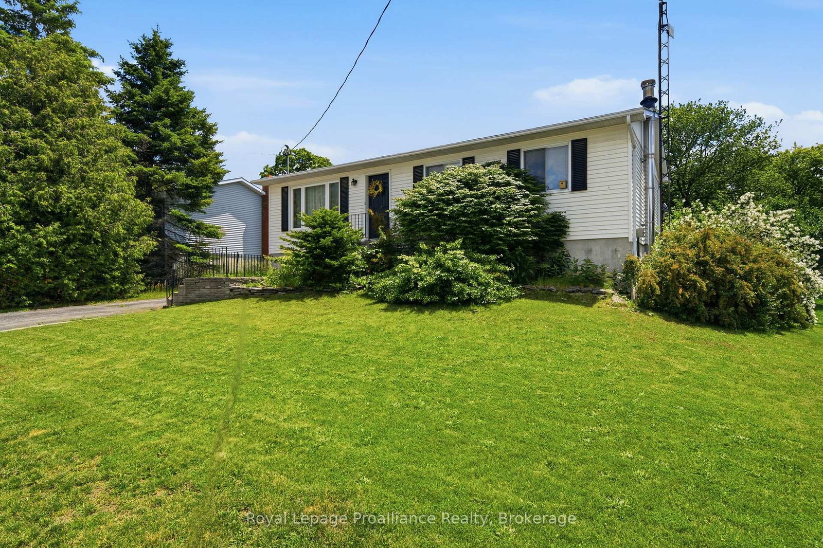 429-county-road-19-prince-edward-county-ontario-x13492430