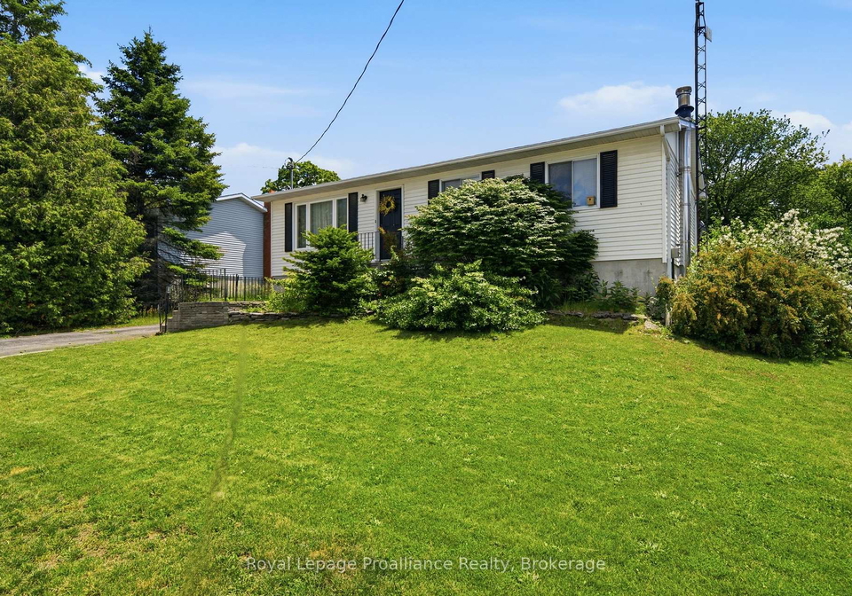 429-county-road-19-prince-edward-county-ontario-x13492430
