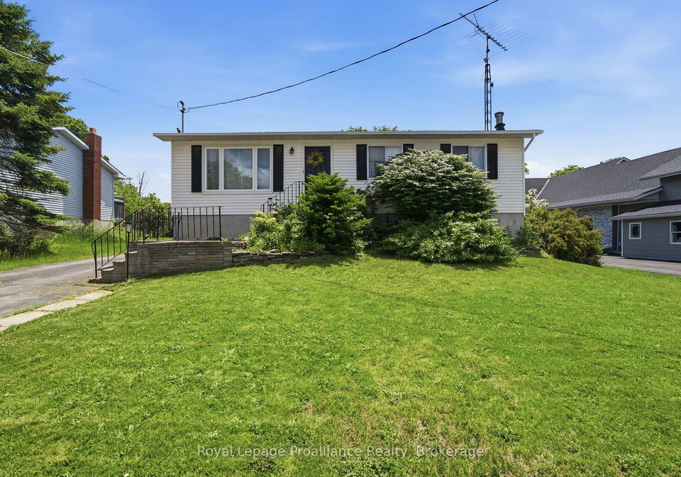 429-county-road-19-prince-edward-county-ontario-x13492430