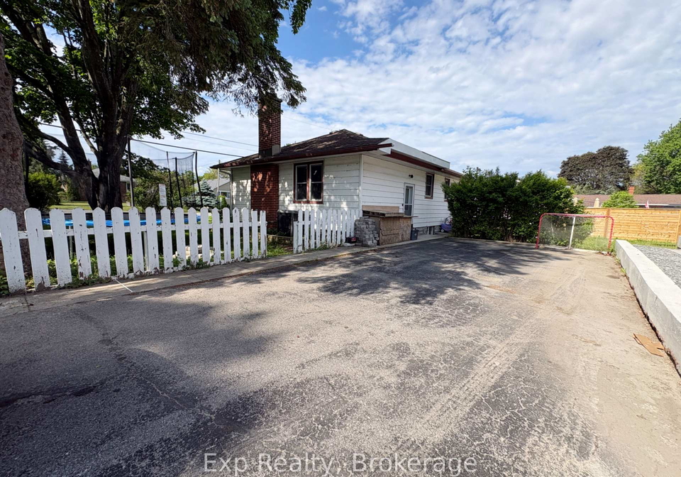 15-redden-street-kingston-ontario-x13493440