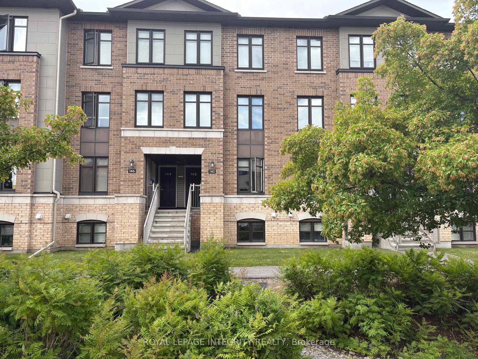140-bluestone-private-ottawa-ontario-x13493990