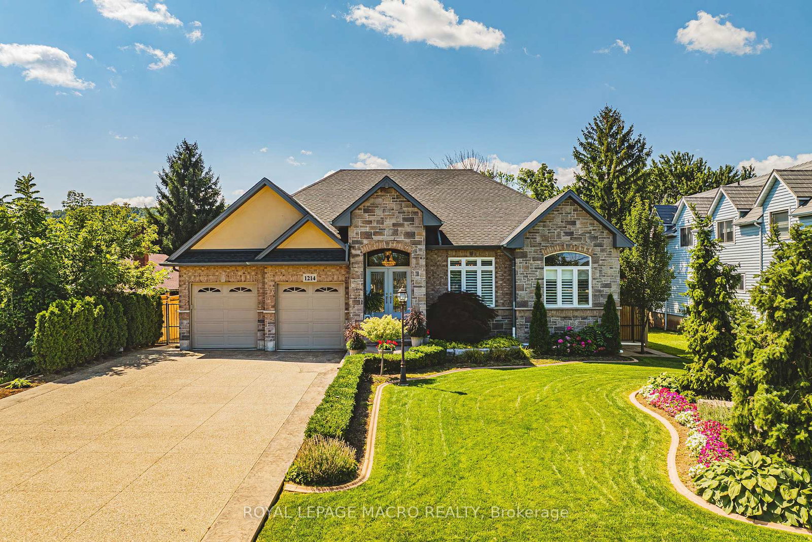 1214-8-highway-hamilton-ontario-x13495086