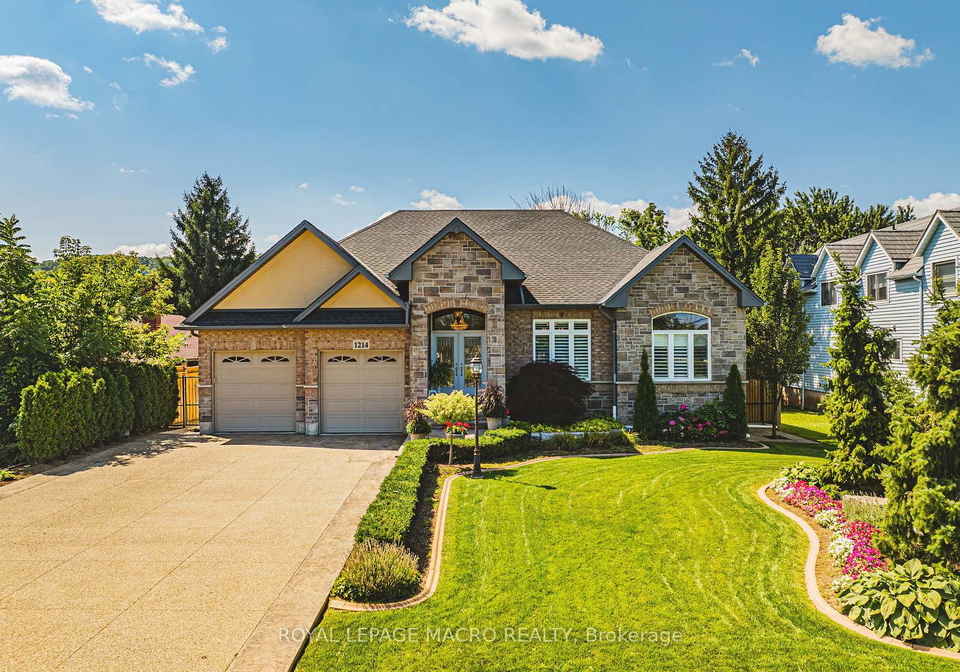 1214-8-highway-hamilton-ontario-x13495086