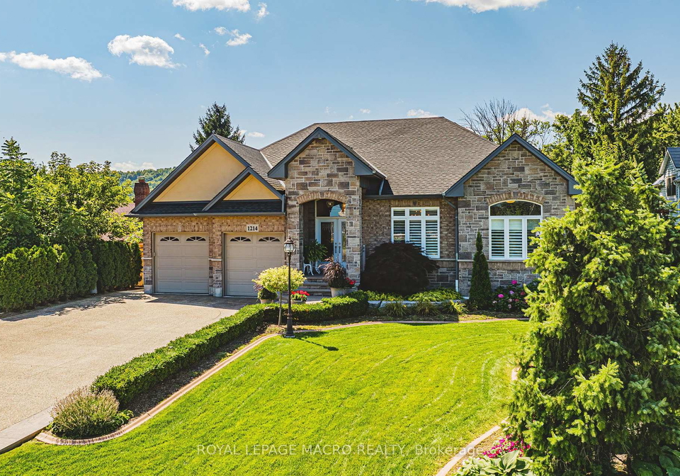 1214-8-highway-hamilton-ontario-x13495086