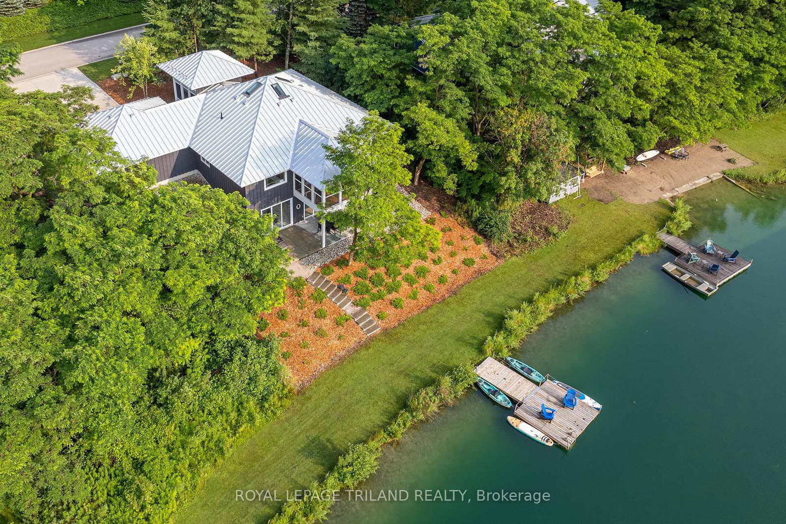 10099-jennison-crescent-lambton-shores-ontario-x13495702