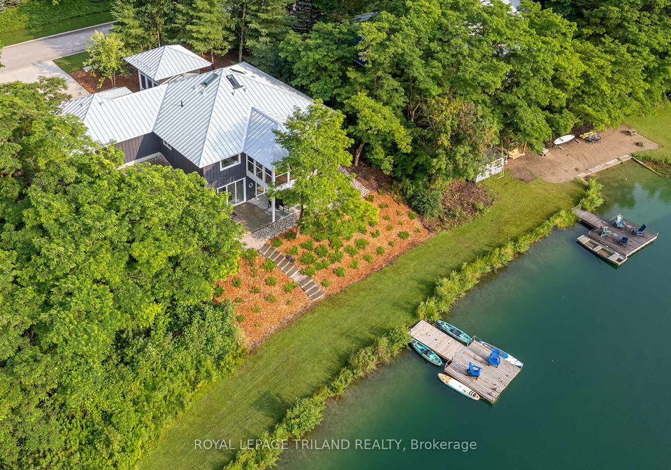 10099-jennison-crescent-lambton-shores-ontario-x13495702