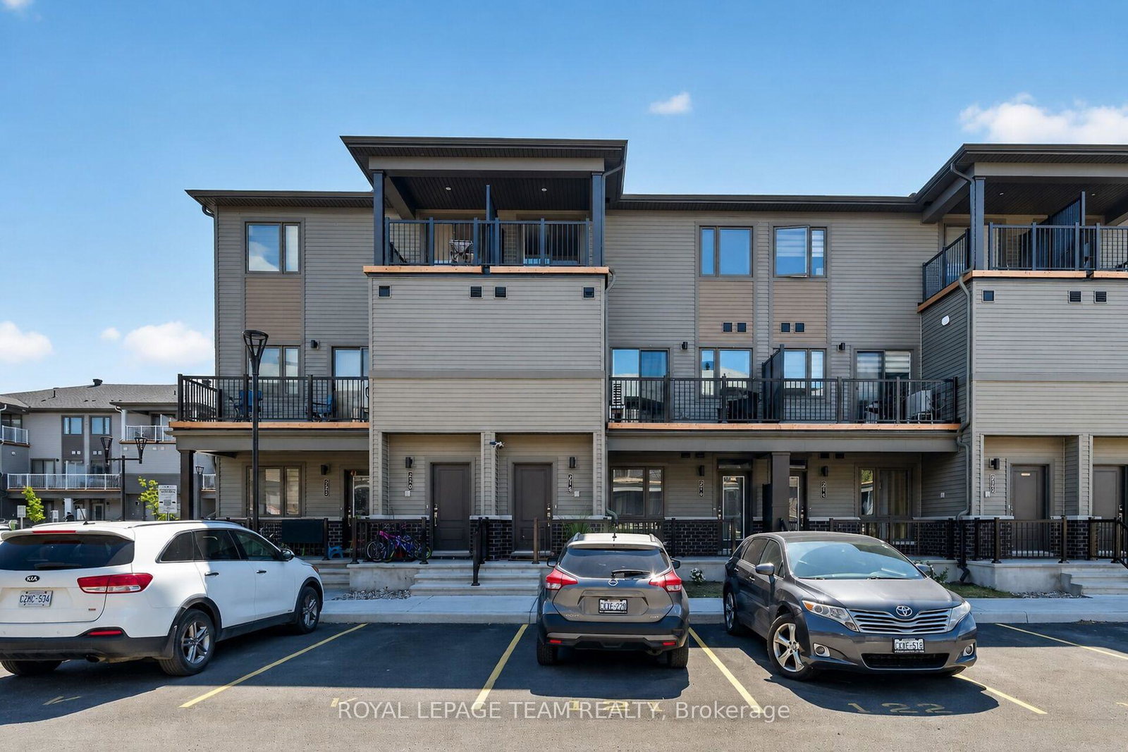 218-parnian-private-ottawa-ontario-x13495898