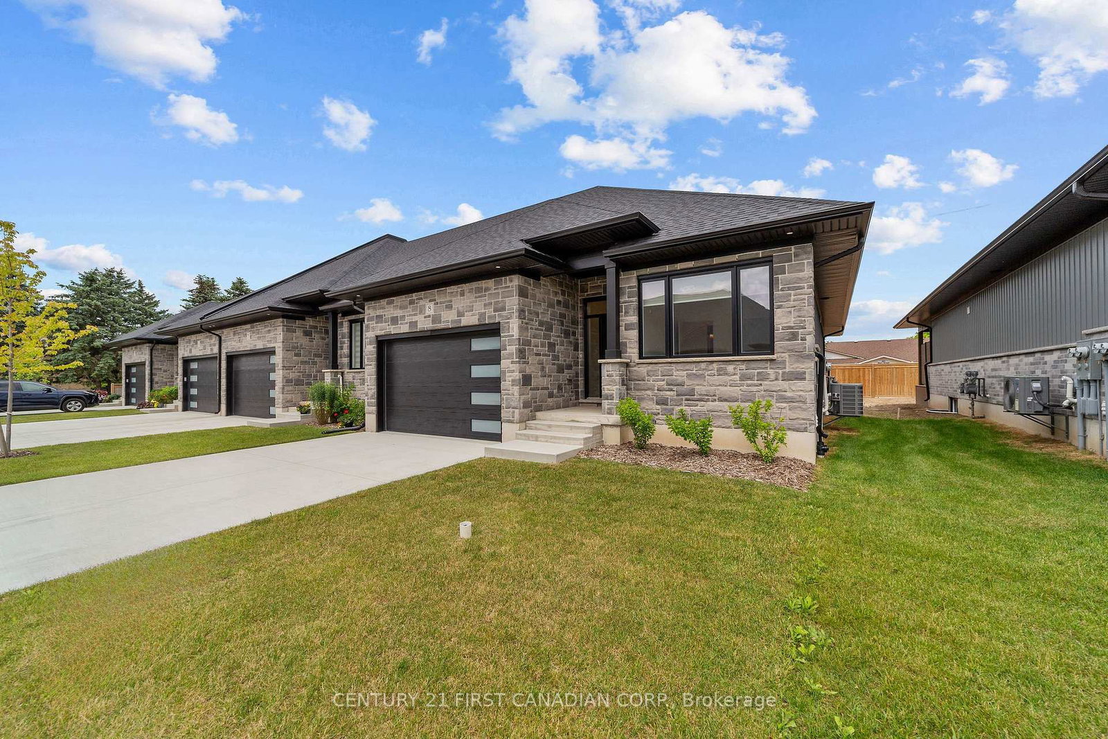 32-postma-crescent-north-middlesex-ontario-x13496200