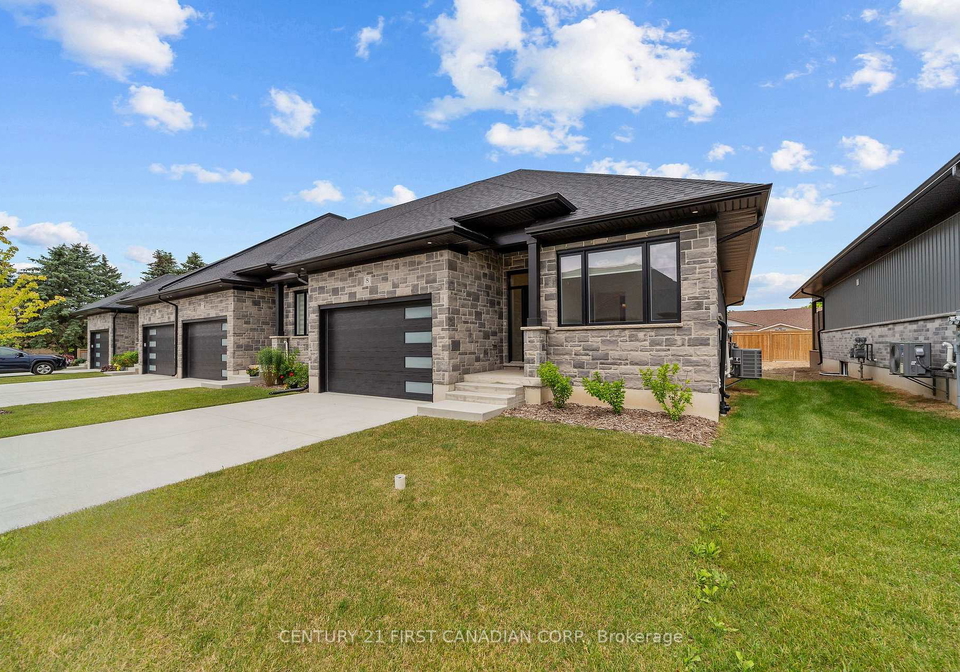 32-postma-crescent-north-middlesex-ontario-x13496200