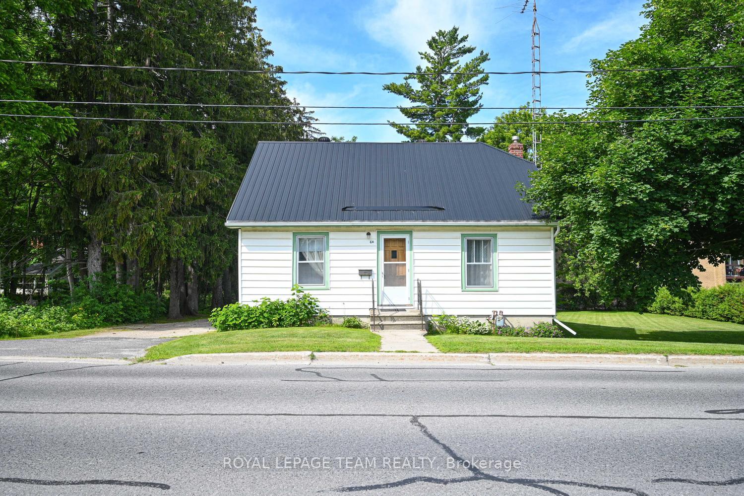 64-drummond-st-street-w-perth-ontario-x13496642