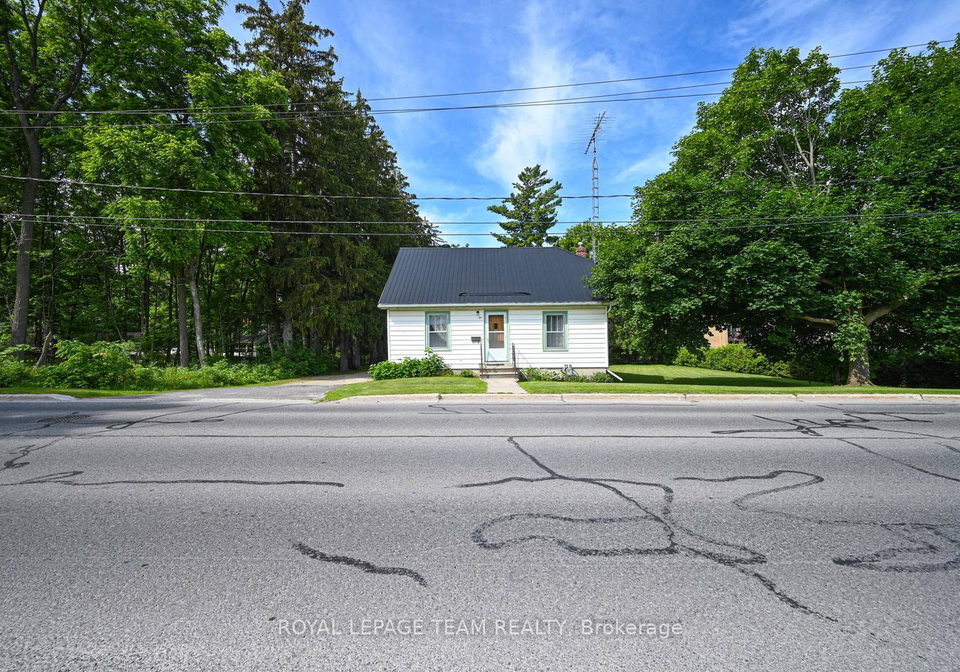 64-drummond-st-street-w-perth-ontario-x13496642