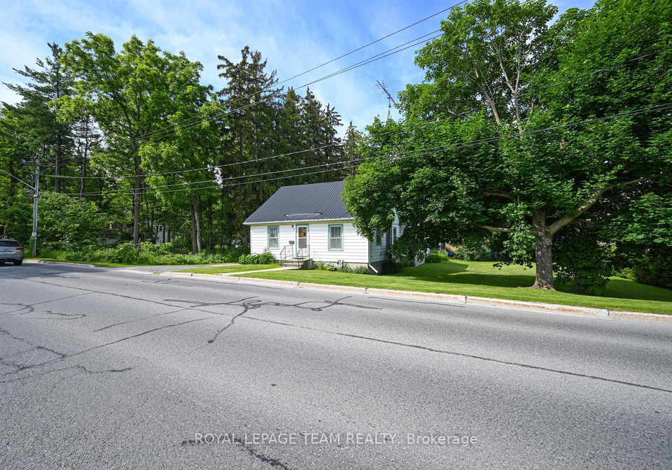 64-drummond-st-street-w-perth-ontario-x13496642