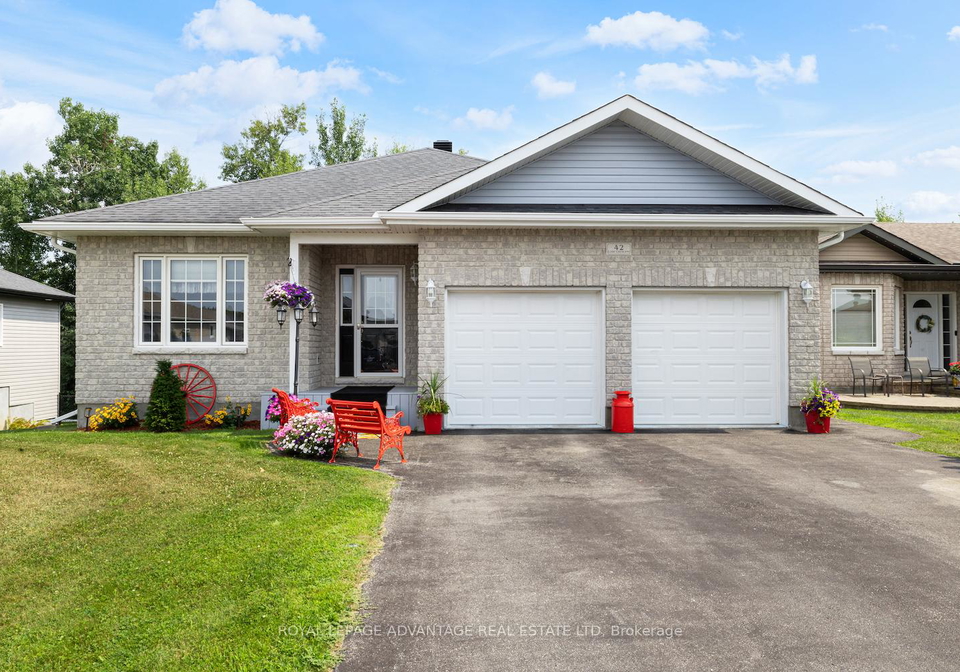 42-code-crescent-smiths-falls-ontario-x13497222