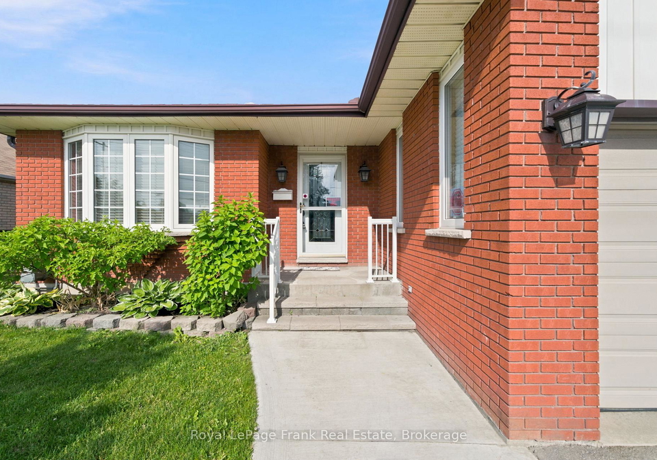 126-angeline-street-s-kawartha-lakes-ontario-x13497406