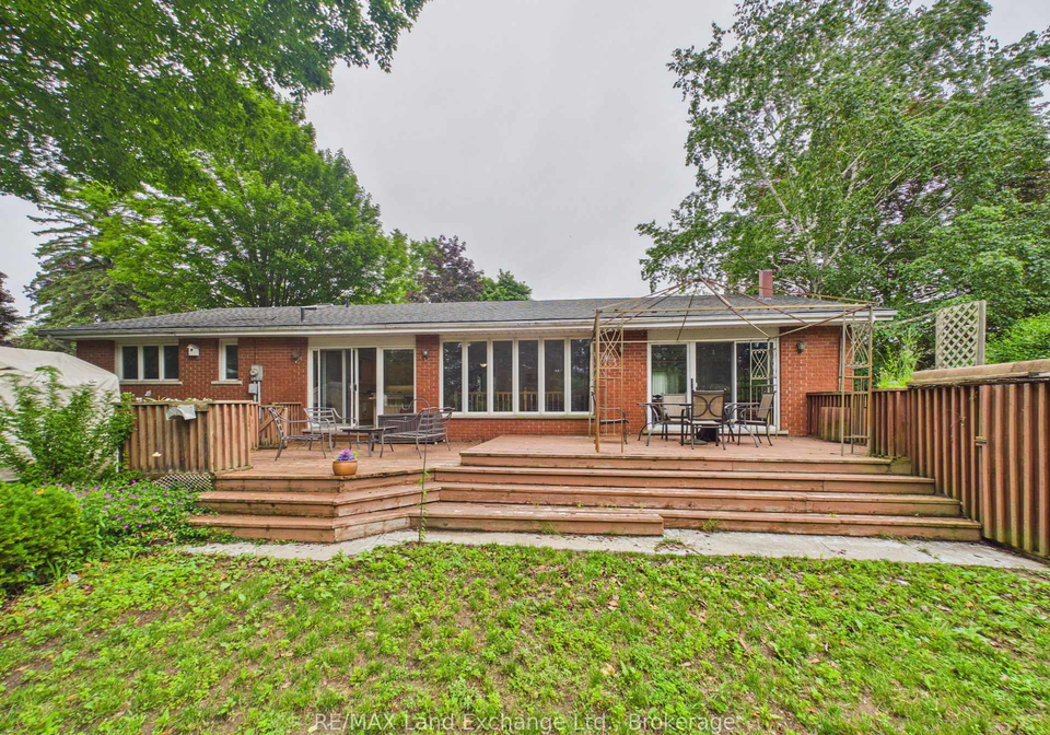 28-penetangore-row-s-huron-kinloss-ontario-x13499414