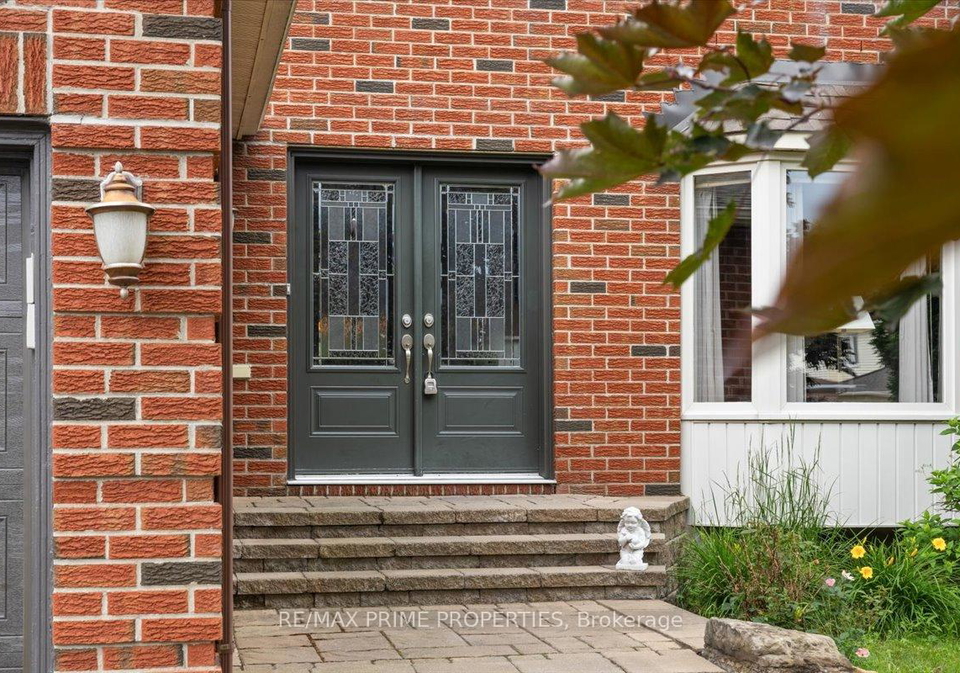 556-falwyn-crescent-ottawa-ontario-x13500232