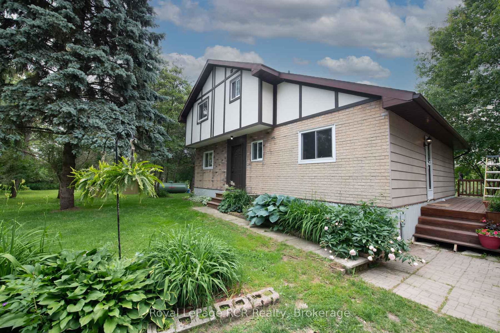 7589-highway-e-wellington-north-ontario-x13500368