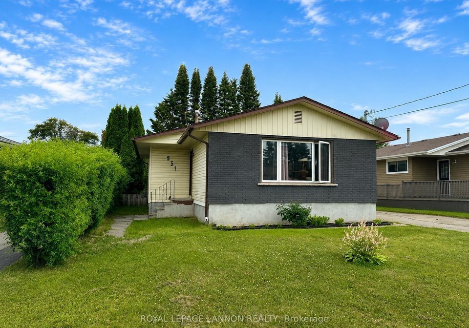 251-strand-avenue-thunder-bay-ontario-x13500798