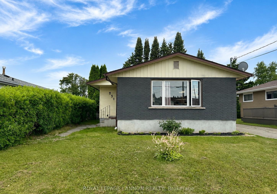 251-strand-avenue-thunder-bay-ontario-x13500798