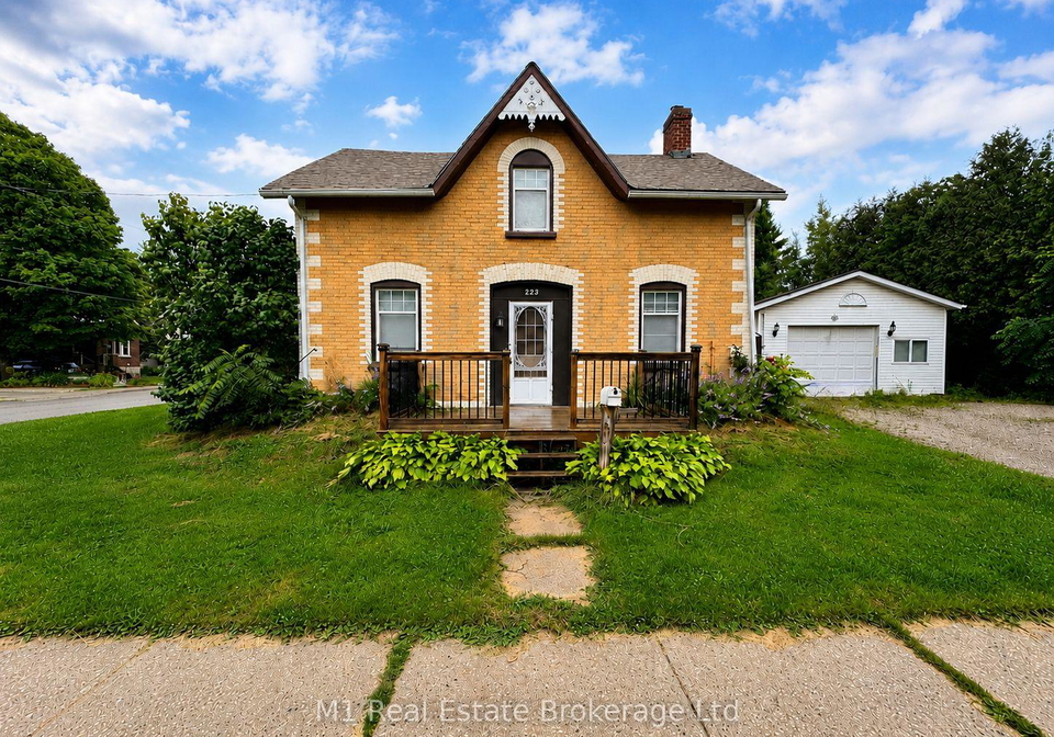 223-st-george-street-e-centre-wellington-ontario-x13501000