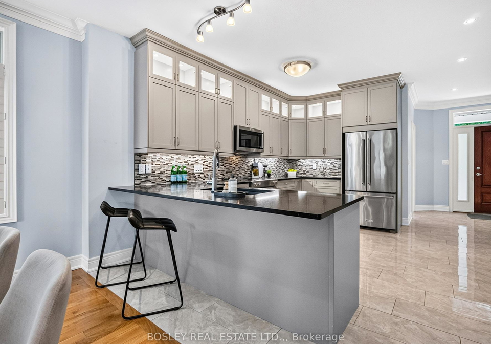 1-emerald-common-st-catharines-ontario-x13501150