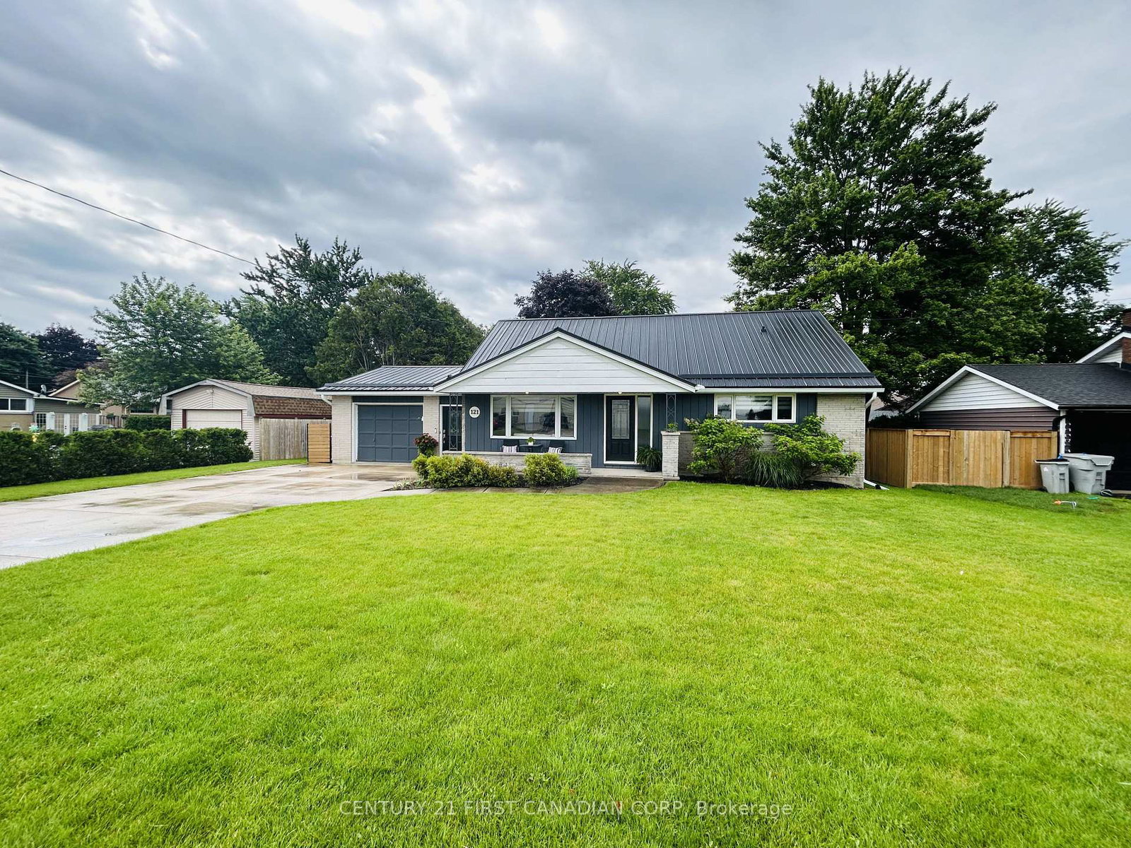 121-wellington-street-w-south-huron-ontario-x13502414