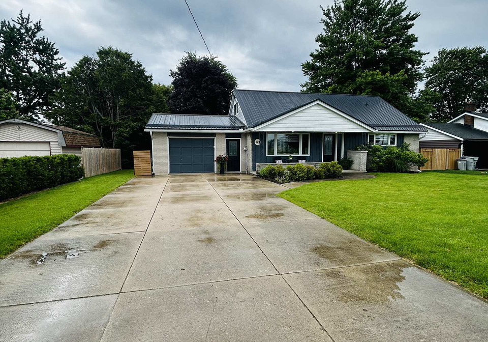 121-wellington-street-w-south-huron-ontario-x13502414