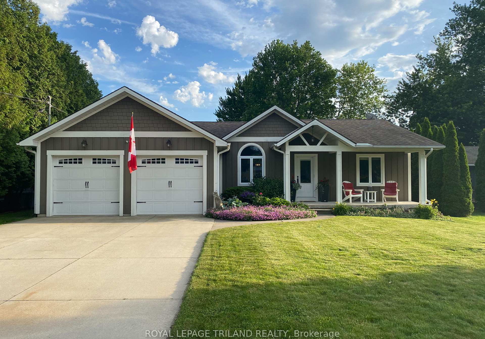 8447-keith-street-lambton-shores-ontario-x13502612