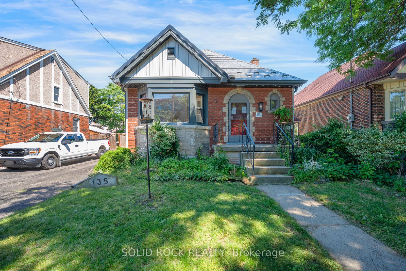 135-wexford-avenue-s-hamilton-ontario-x13503354