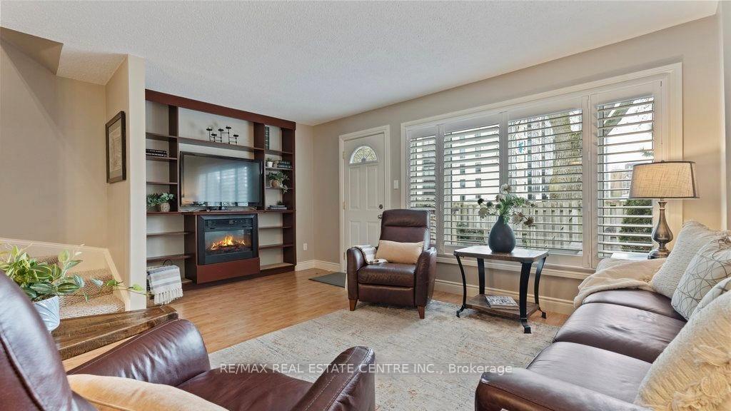15-green-valley-drive-kitchener-ontario-x13504892