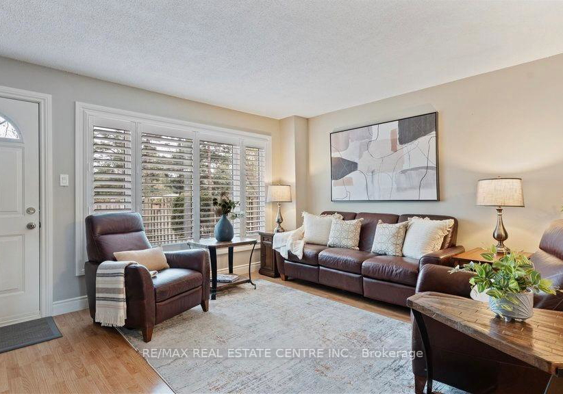 15-green-valley-drive-kitchener-ontario-x13504892