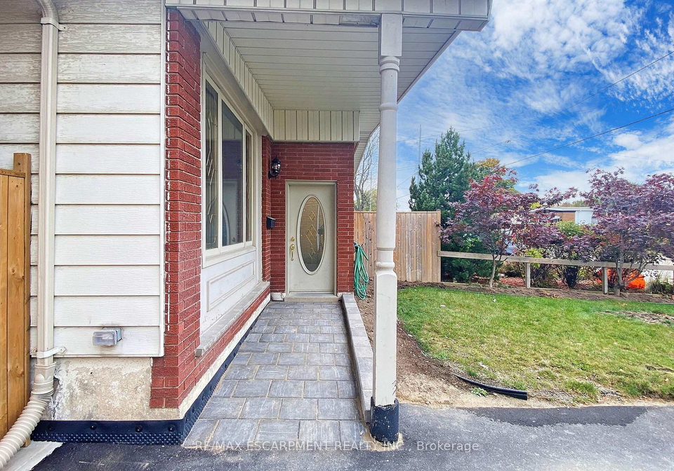 65-fielding-crescent-hamilton-ontario-x13505194